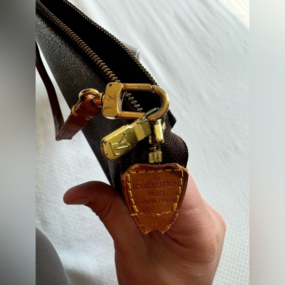 👩‍💼Louis Vuitton Pochette Accessoir - Picture 14 of 17
